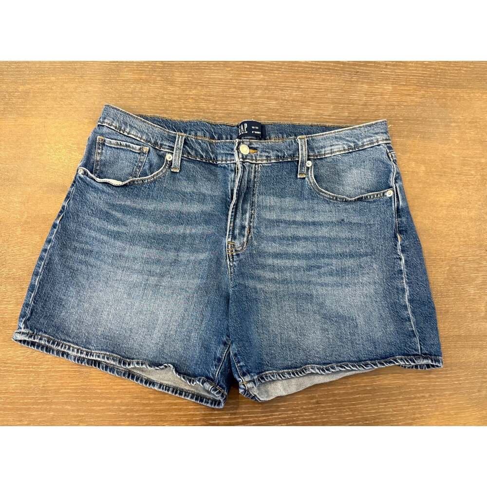 Gap Denim Medium Wash 5" Shorts Women size 16 / 33